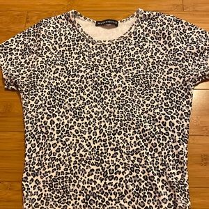 brandy melville crop tee🍓